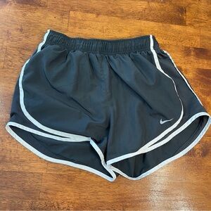 Nike women’s tempo dri-fit shorts size small